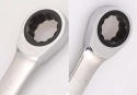 37361618M - KLUCZ OCZKOWY DWUSTRONNY Z GRZECHOTKĄ JEDNOKIERUNKOWĄ 72 ZĘBY 210 x 16mm x 18mm